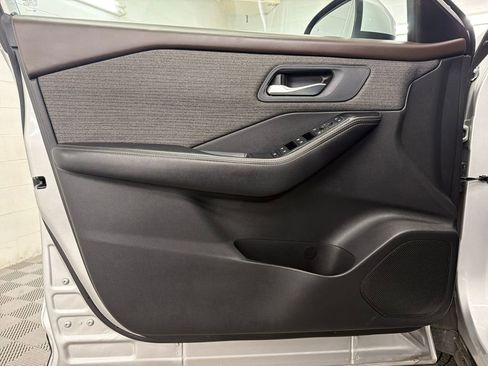 Used 2022 Nissan Rogue SV image 16