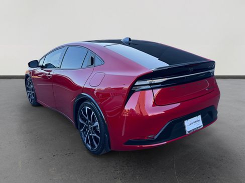 Used 2024 Toyota Prius Prime Premium image 3