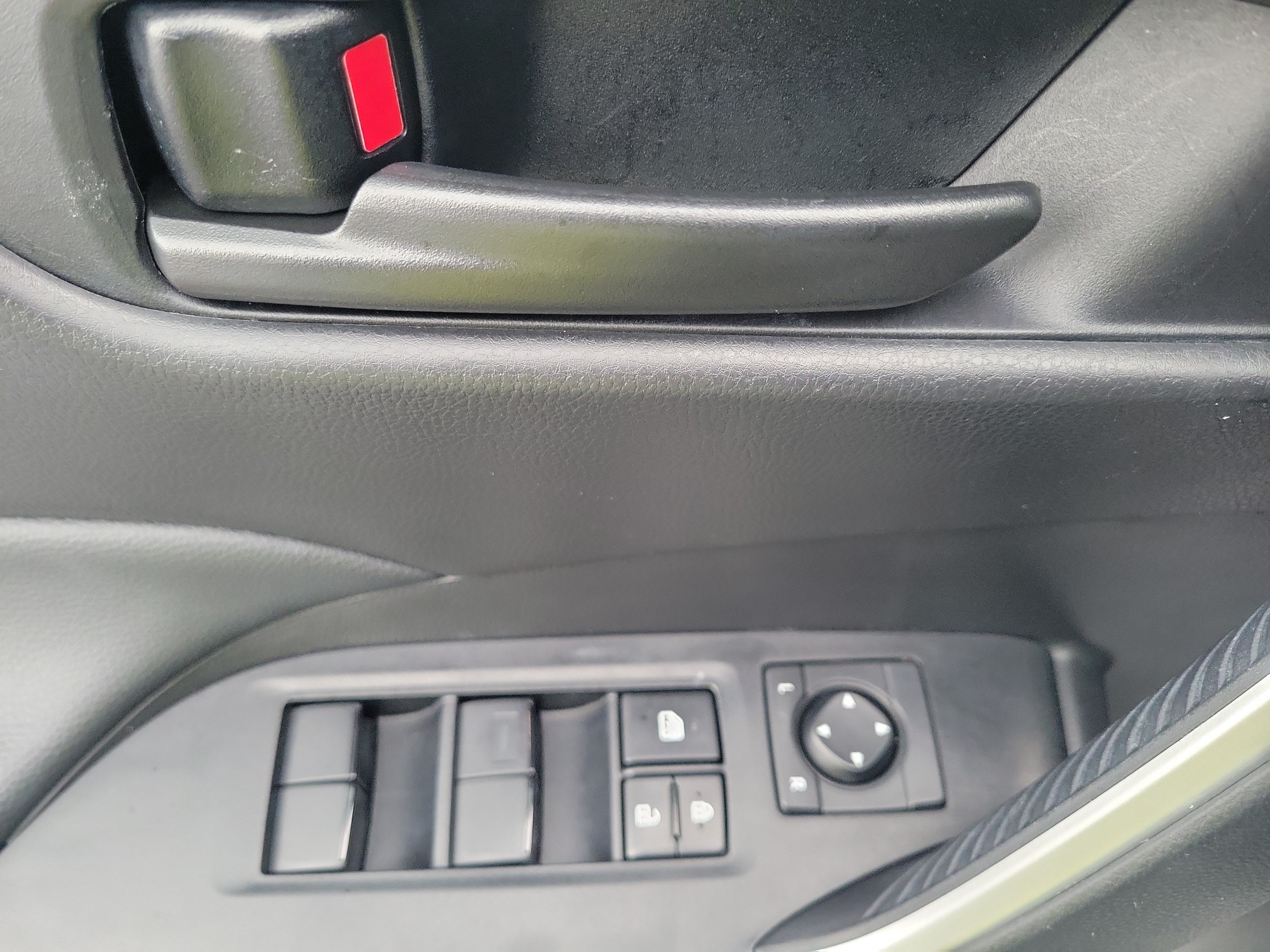 Used 2024 Toyota RAV4 LE FWD image 21