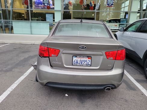 Used 2012 Kia Forte SX w/ Leather Pkg FWD image 3