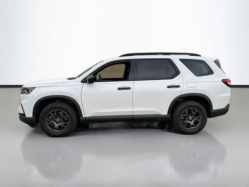 Used 2025 Honda Pilot TrailSport image 6