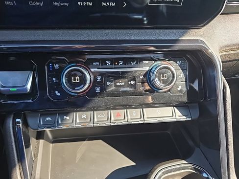 Used 2024 GMC Sierra 1500 AT4 w/ Technology Package AWD/4WD image 25