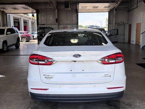Used 2019 Ford Fusion SE FWD image 9
