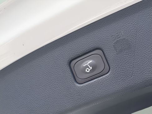 Used 2020 Ford Edge Titanium AWD/4WD image 15