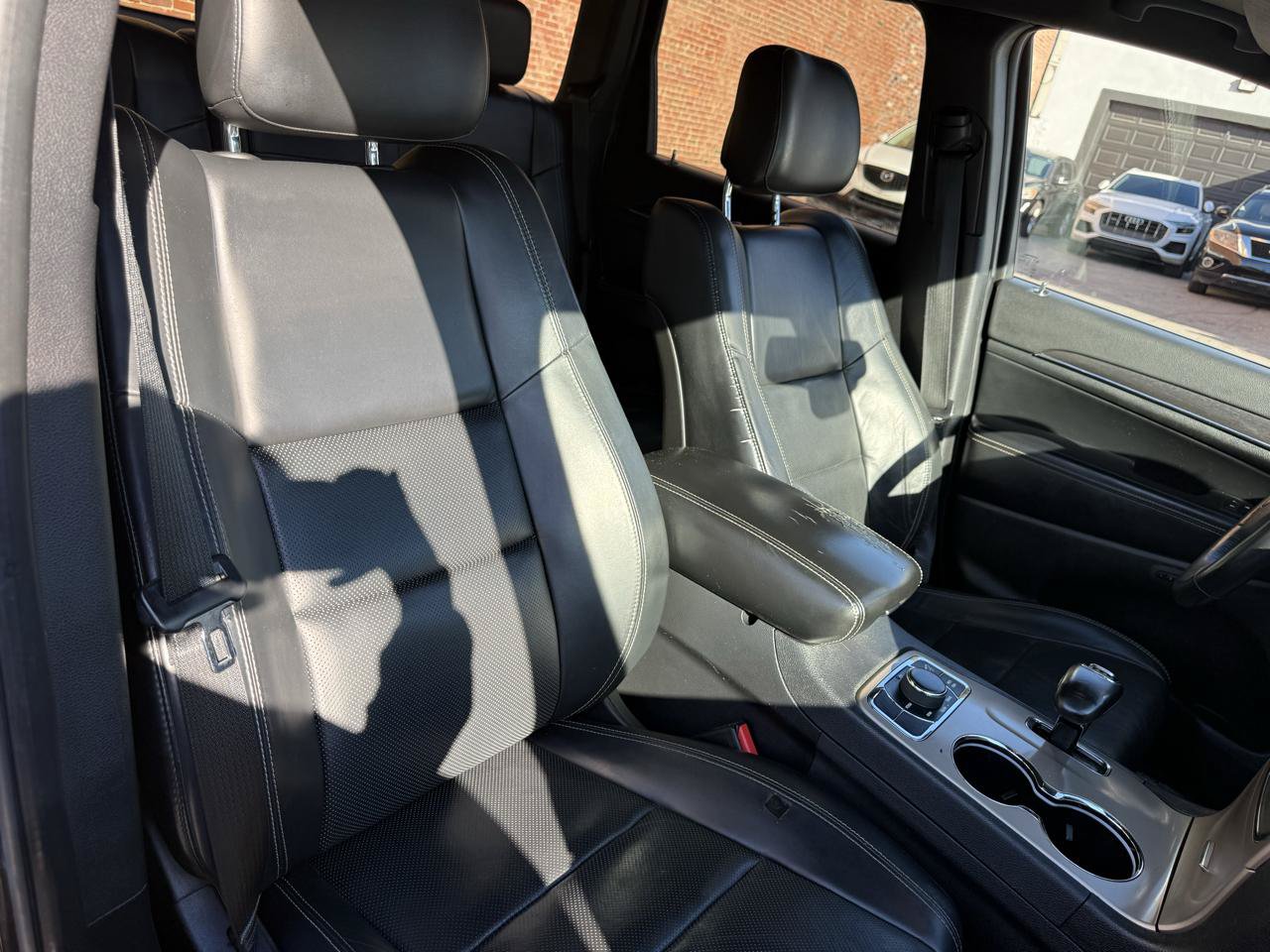Used 2015 Jeep Grand Cherokee Limited w/ Luxury Group II AWD/4WD image 9