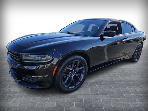 Used 2019 Dodge Charger SXT w/ Blacktop Package image 3