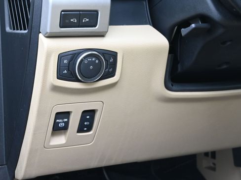 Used 2015 Ford F150 Lariat w/ Equipment Group 501A Mid AWD/4WD image 23