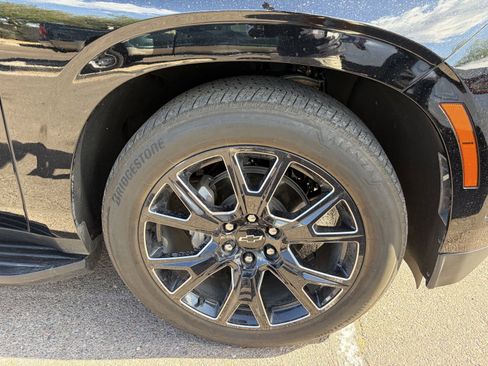 Used 2025 Chevrolet Suburban RST w/ RST Capability Package AWD/4WD image 7