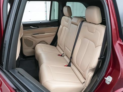 Used 2023 Jeep Grand Cherokee Limited w/ Luxury Tech Group II AWD/4WD image 19