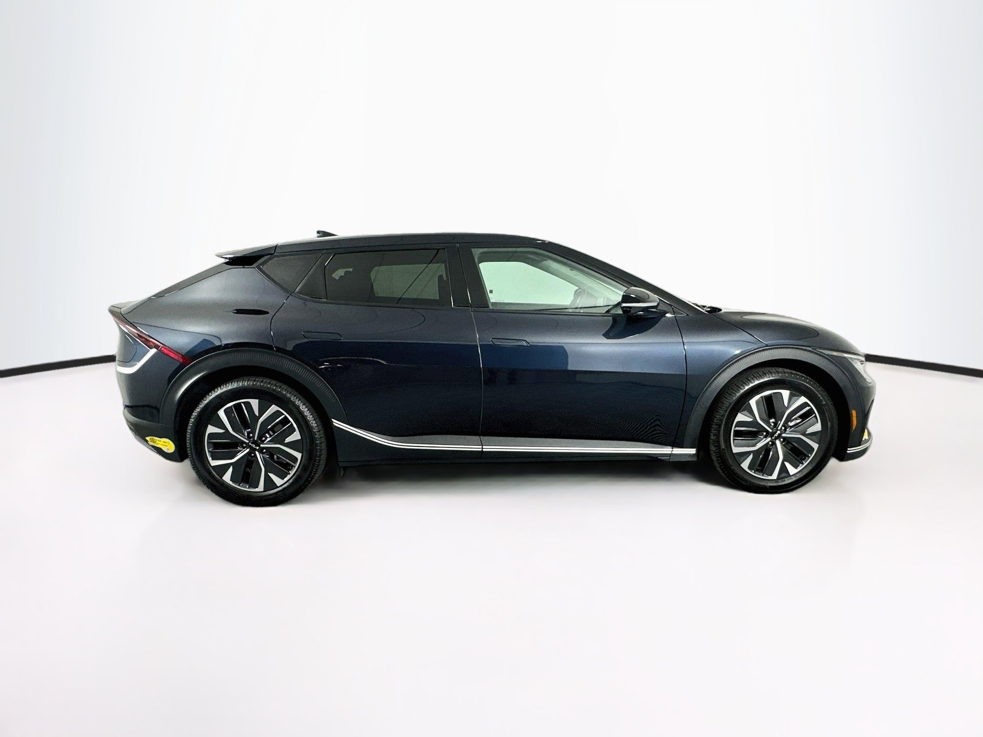 Used 2022 Kia EV6 Light RWD image 10