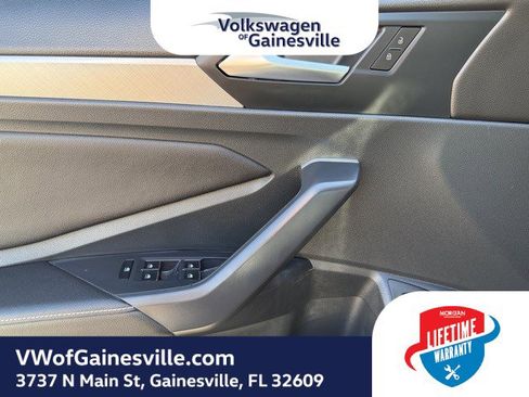 Used 2024 Volkswagen Jetta SE image 15