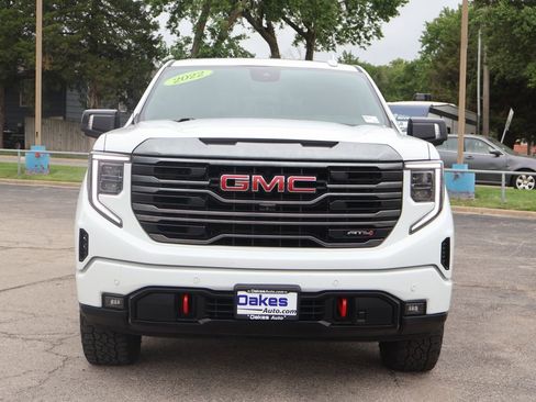 Used 2022 GMC Sierra 1500 AT4 w/ AT4 Premium Package AWD/4WD image 3