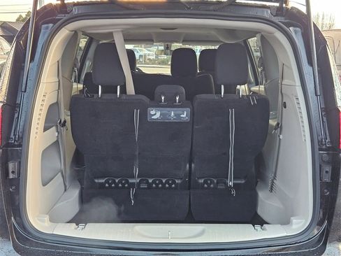 Used 2021 Chrysler Voyager L image 30