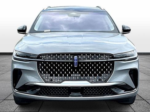 Used 2024 Lincoln Nautilus Reserve image 2