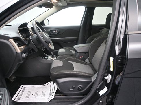 Used 2014 Jeep Cherokee Altitude w/ Comfort/Convenience Group image 7