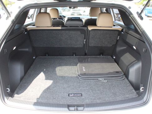 Used 2024 Volkswagen Atlas Cross Sport SE FWD image 25