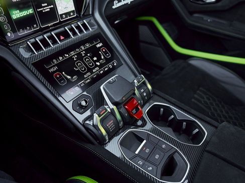 Used 2024 Lamborghini Urus Performante AWD/4WD image 69