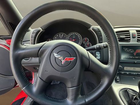 Used 2005 Chevrolet Corvette Coupe w/ Preferred Equipment Group image 12