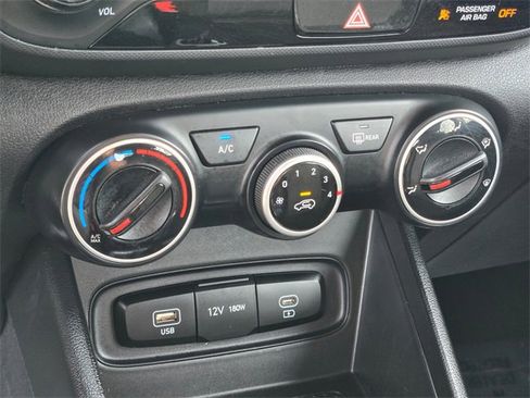 Used 2024 Hyundai Venue SE image 30