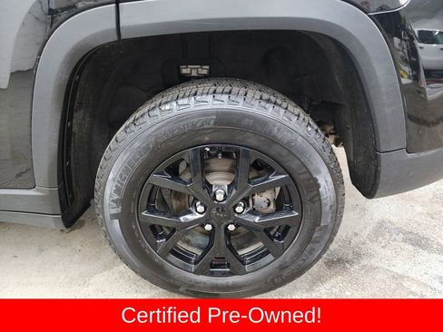 Certified 2025 Jeep Grand Cherokee Altitude AWD/4WD image 37
