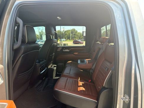Used 2024 GMC Sierra 3500 Denali Ultimate AWD/4WD image 9