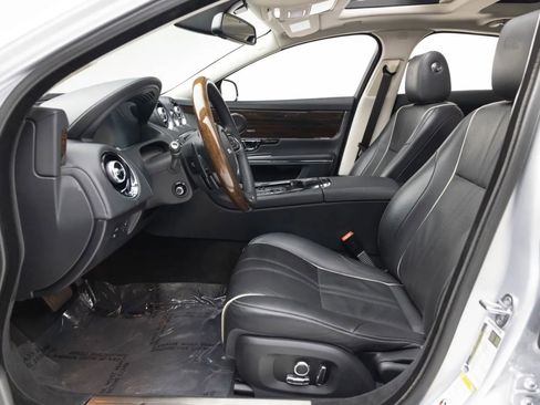 Used 2016 Jaguar XJ R-Sport RWD image 30