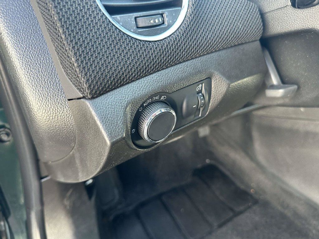 Used 2014 Chevrolet Cruze LT FWD image 19