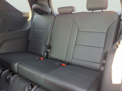Used 2025 Chevrolet Traverse Z71 w/ Driver Confidence Package AWD/4WD image 14