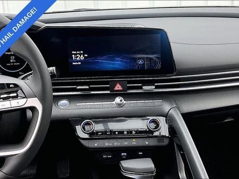 Used 2025 Hyundai Elantra Limited FWD image 7