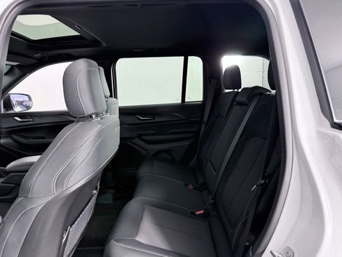 Used 2025 Jeep Grand Cherokee Laredo X w/ Luxury Tech Group I image 22