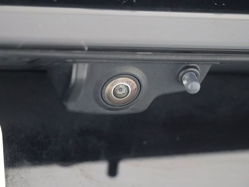 Used 2018 Land Rover Range Rover Velar S AWD/4WD image 39