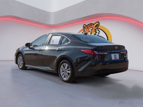 Used 2025 Toyota Camry LE image 7