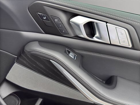 Used 2022 BMW X7 M50i image 20