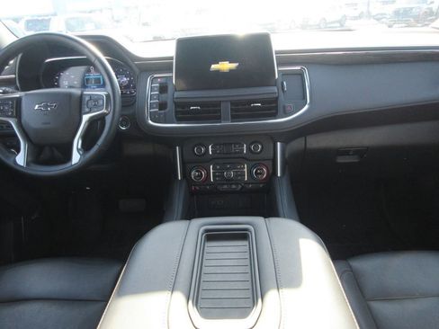 Certified 2024 Chevrolet Suburban Z71 w/ Luxury Package AWD/4WD image 17