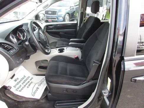 Used 2015 Dodge Grand Caravan SXT FWD image 10