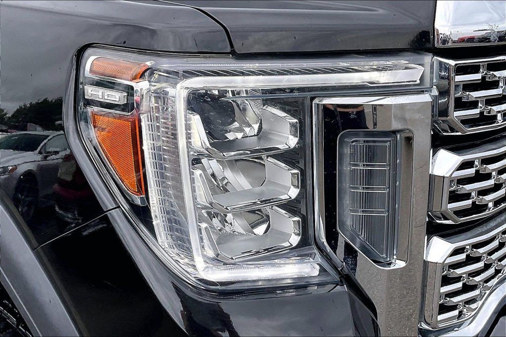 Used 2023 GMC Sierra 2500 Denali w/ Denali Black Diamond Edition AWD/4WD image 28