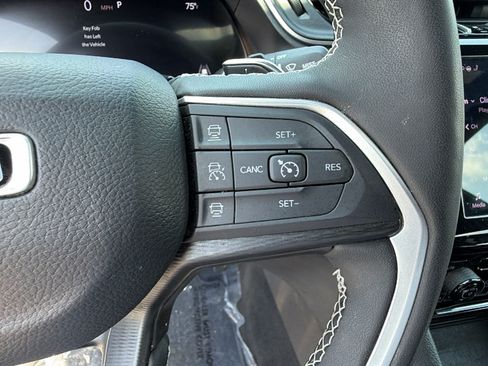 Certified 2025 Jeep Grand Cherokee Altitude AWD/4WD image 29