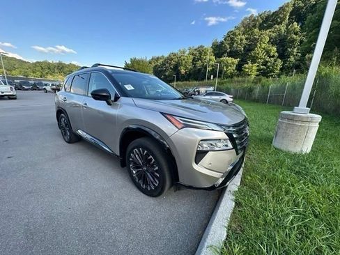 Used 2025 Nissan Rogue Platinum w/ Platinum Premium Package AWD/4WD image 3
