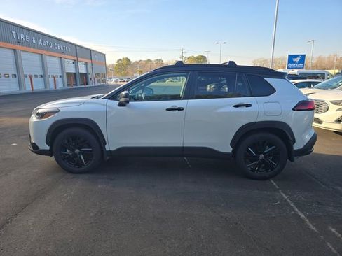 Used 2025 Toyota Corolla Cross AWD Hybrid w/ Moonroof Package image 2