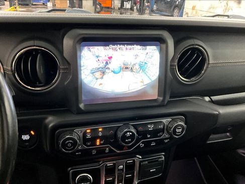 Used 2022 Jeep Wrangler Unlimited Sahara image 27