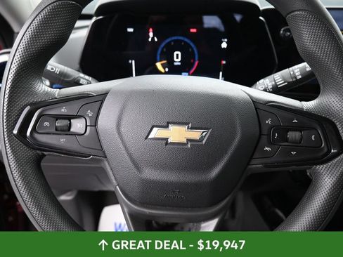 Used 2025 Chevrolet Trax LT FWD image 39
