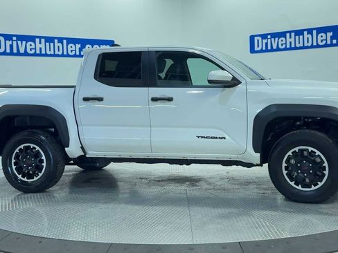 Used 2025 Toyota Tacoma TRD Off-Road image 9