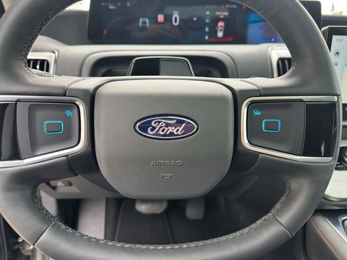 Used 2025 Ford Expedition Active AWD/4WD image 13