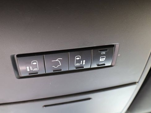 Used 2017 Dodge Grand Caravan SXT FWD image 30