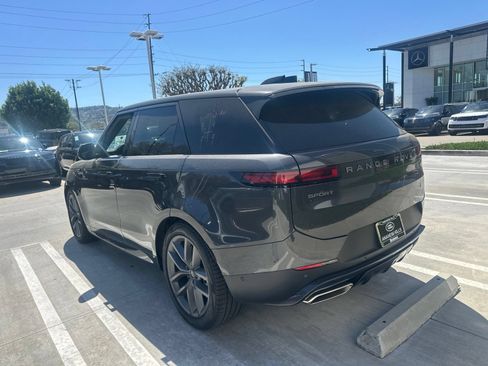 Used 2026 Land Rover Range Rover Sport SE AWD/4WD image 4