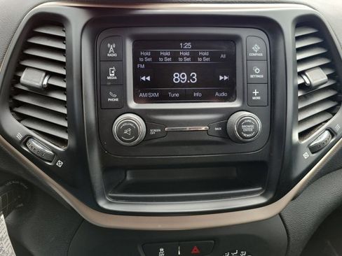 Used 2017 Jeep Cherokee Sport image 28