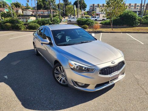 Used 2014 Kia Cadenza Premium image 2