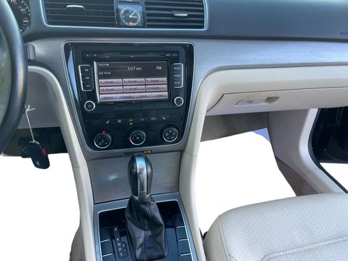 Used 2014 Volkswagen Passat 1.8T SE image 19