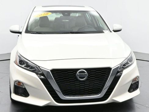 Used 2020 Nissan Altima 2.5 SV image 2