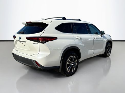 Used 2021 Toyota Highlander XLE image 5